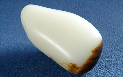 假和田玉如何辨別真假？